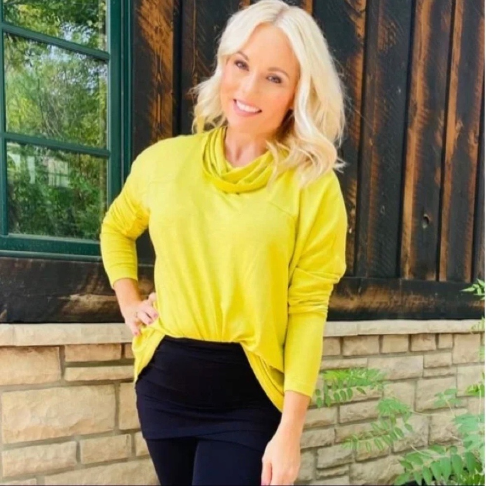 CAbi 4193 Ease Turtleneck‎ Bright Moss Fall 2021